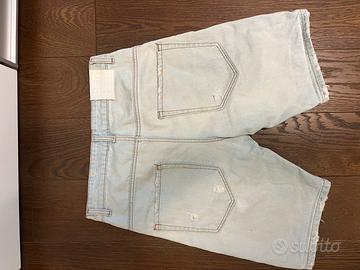 Jeans corti strappati in buono stato