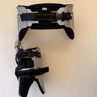 Tutore ortopedico con snodo regolabile in gradi