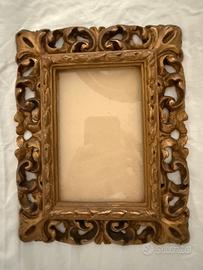 Cornice amtica in legno intarsiato dorato