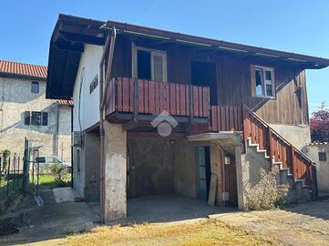 CASA INDIPENDENTE A VARALLO POMBIA