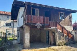 CASA INDIPENDENTE A VARALLO POMBIA