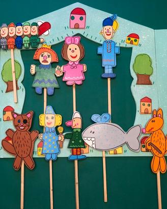 Teatro con burattini - marionette in legno