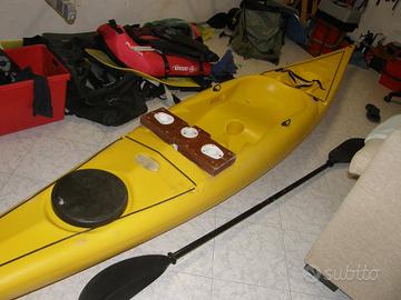 canoa attrezzata per la pesca