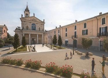 Bilocale su due piani con giardino privato