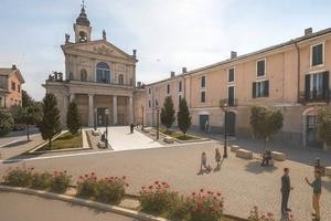 Bilocale su due piani con giardino privato