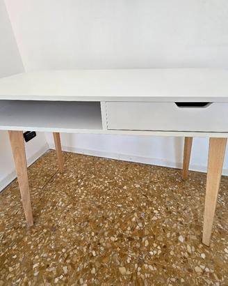 Scrivania moderna stile nordico
