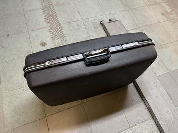 Valigia rigida Samsonite.