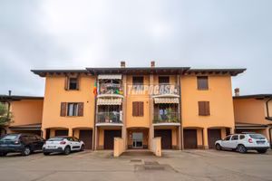 Appartamento con Giardino Privato, Doppi Servizi e