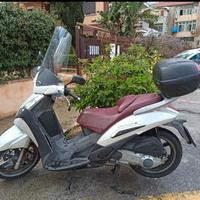 Scooter 300 grigio metallizzato in buono stato