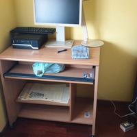 Pc Windows 6 con Mobile e sedia