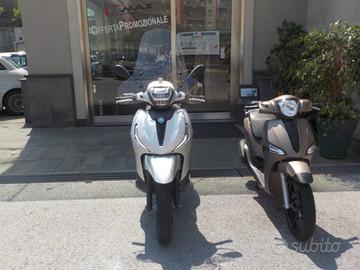 PIAGGIO Beverly 300 i.e. S - Anno