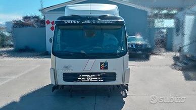 CABINA VOLVO truck FL7 usato