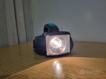 Set da lavoro con attrezzi e lampada 