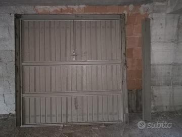 Portone basculante in ferro zincato