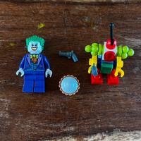 Lego Batman Joker Minifigure con accessorio