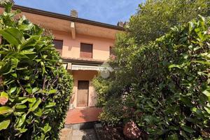 VILLA A SCHIERA A TRAVERSETOLO