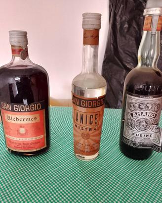 Tre bottiglie di liquore degli anni 50/60