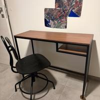 Scrivania stile industriale in legno e metallo