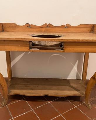 Lavabo in legno povero