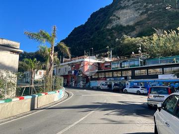 MULTILOCALE A NAPOLI