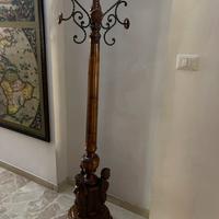 Appendiabiti a pavimento