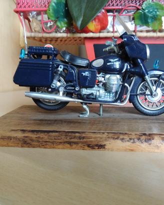MOTO GUZZI V7 CARABINIERI SCALA 1:15 MOTO IN METAL