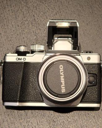 Olympus OM-D E-M10 II + 14-42 3.5 5.6 II R