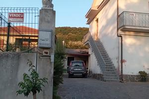 Appartamento+ terreno in casa bifamiliare