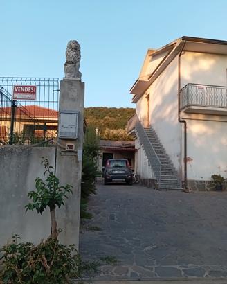 Appartamento+ terreno in casa bifamiliare
