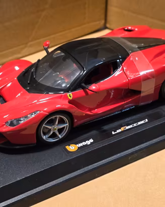 Modellini FERRARI SCALA 1:24 e 1:18: