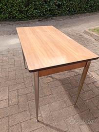 Tavolo in formica anni 60