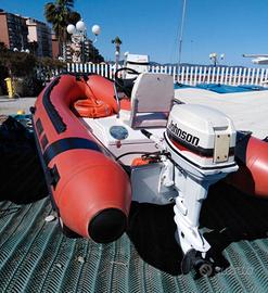 Gommone con pilotina
