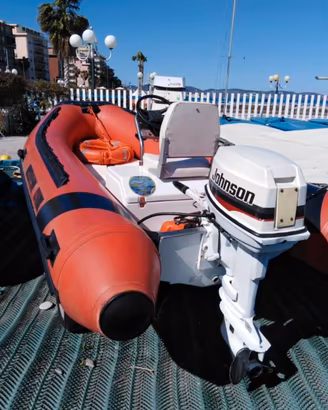 Gommone con pilotina