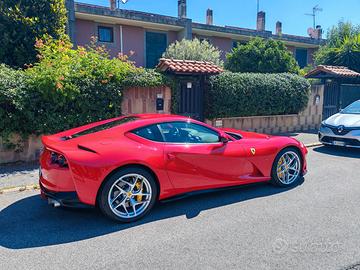 FERRARI 812 Superfast 6.5