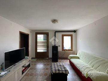 VILLA A SCHIERA CENTRALE A BREDA DI PIAVE