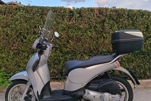 Aprilia Scarabeo 200 i.e.