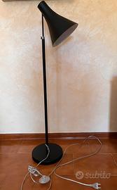 Lampada a terra altezza regolabile