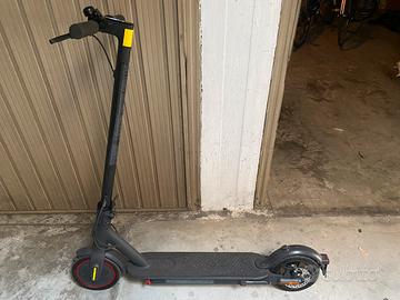 Monopattino XIAOMI MI ELECTRIC SCOOTER PRO 2