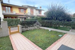 VILLA A SCHIERA A CASTELLI CALEPIO