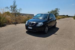 Lancia Ypsilon 1.3 MJT 105 CV Sport MomoDesign