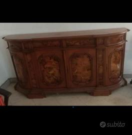 Credenza in legno massiccio 