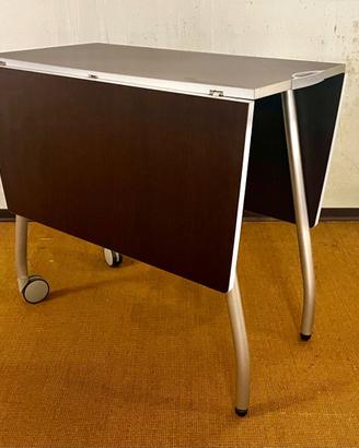 Tavolo pieghevole con ruote