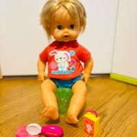 Cicciobello fa la pappa e gli scappa