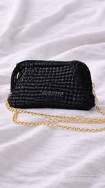 Mini Bag Nera Intrecciata con Catena Oro