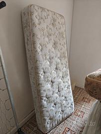 Materassi x4 e letti di metallo