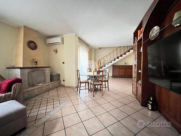 4 LOCALI A GIUGLIANO IN CAMPANIA