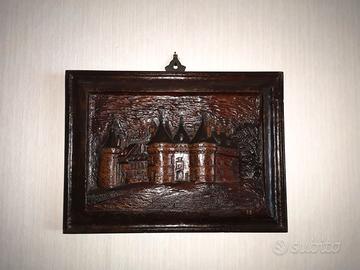 Quadro in legno intagliato castello bassorilievo