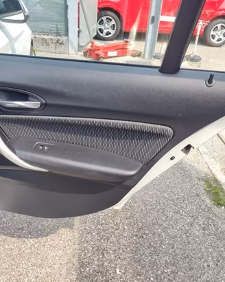 Pannello porta post dx BMW 116D del 2014
