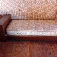 Letto singolo in legno