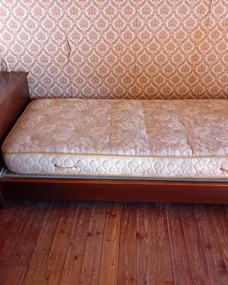 Letto singolo in legno